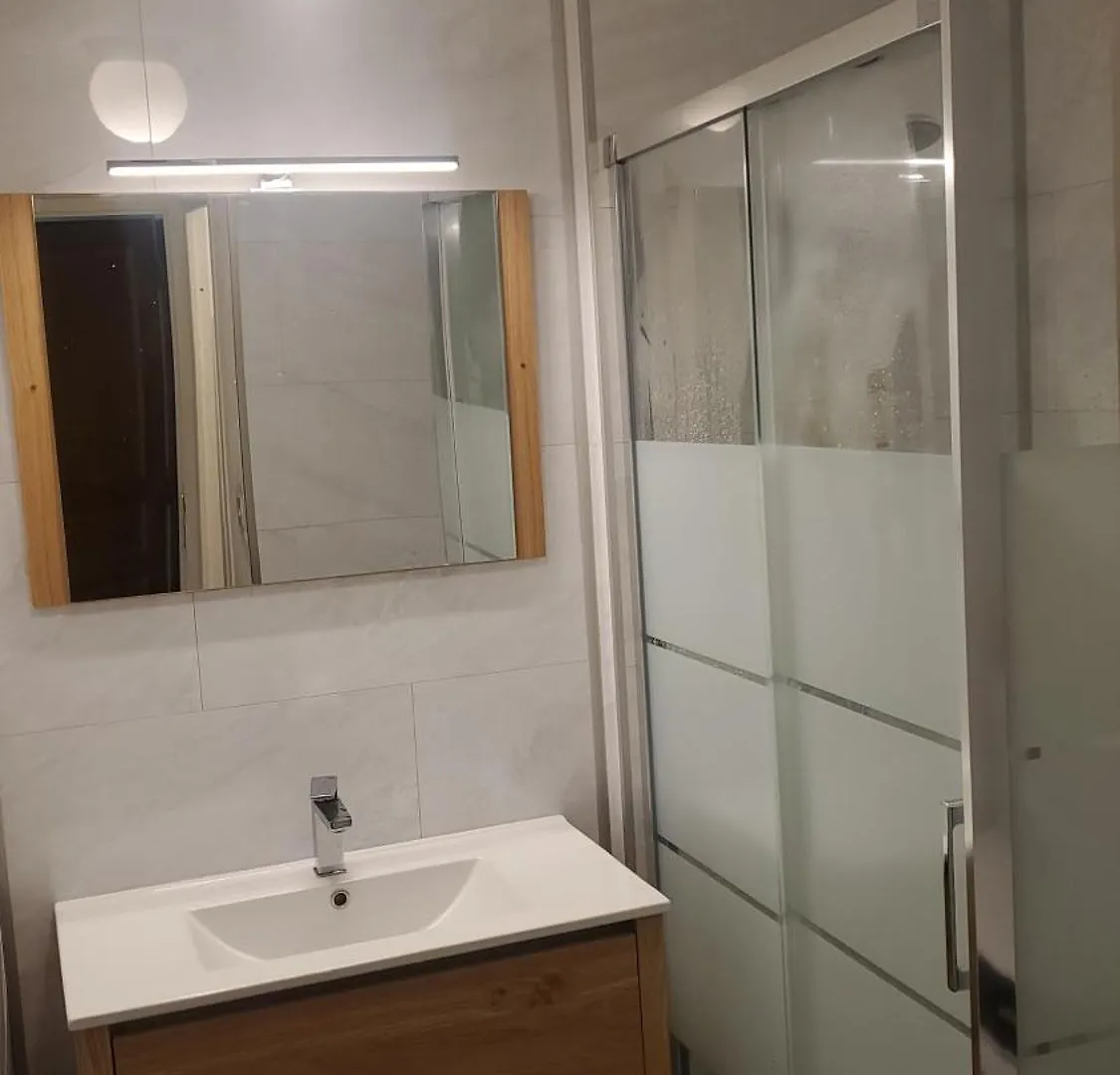 Appartement 6 Personnes Avec Jardin Chatel 0*,  France